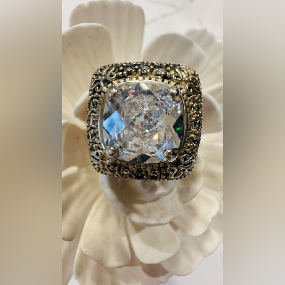Gorgeous Statement Ring - image 7